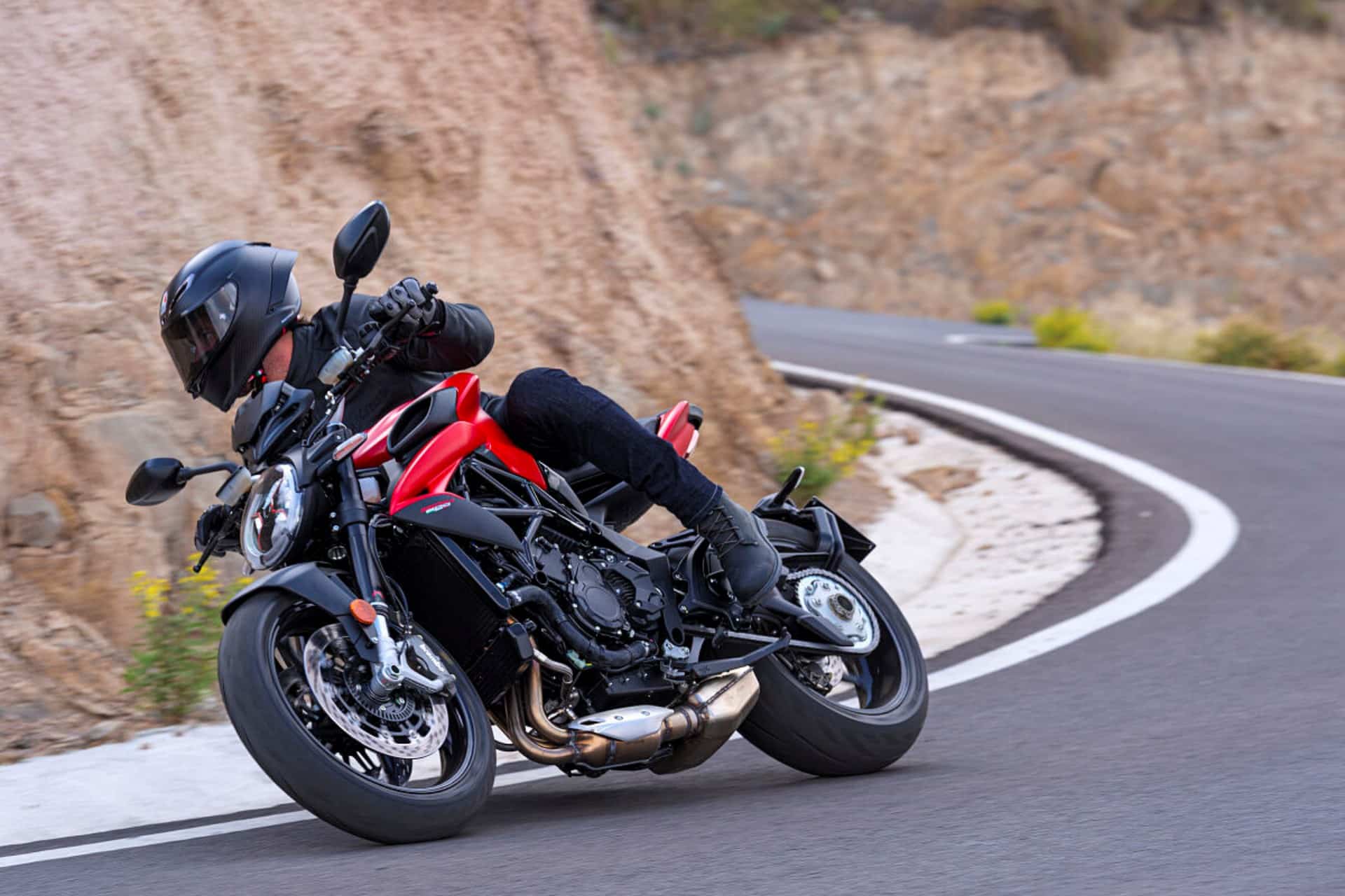 MV 阿古斯塔布鲁塔莱 800 2026