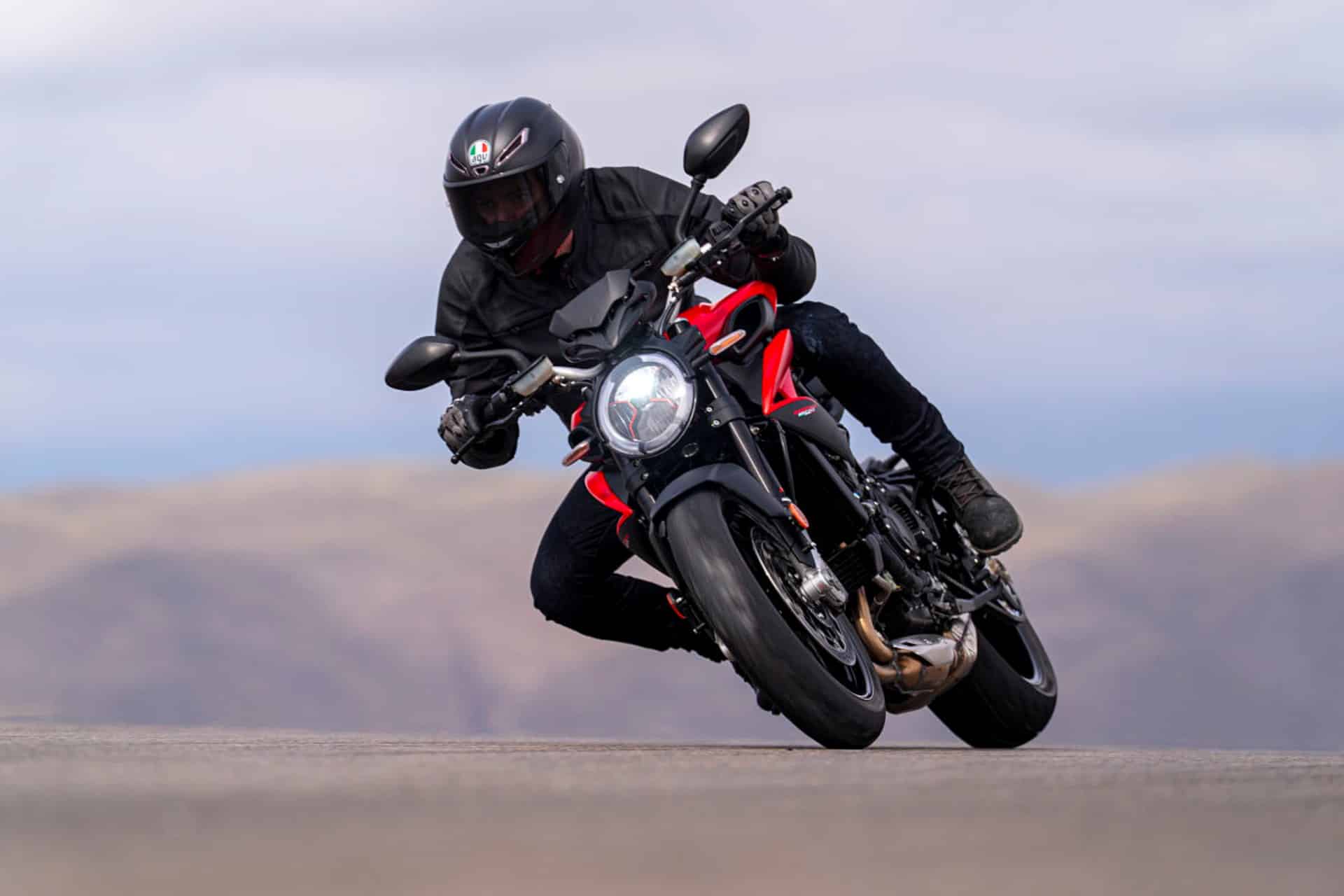 MV 阿古斯塔布鲁塔莱 800 2026