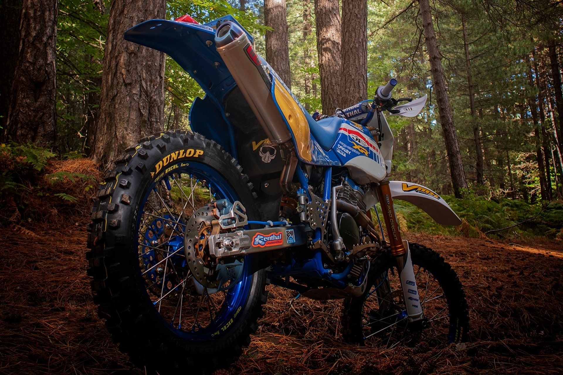 VMX Restomod 设计的本田 XR600R Enduro