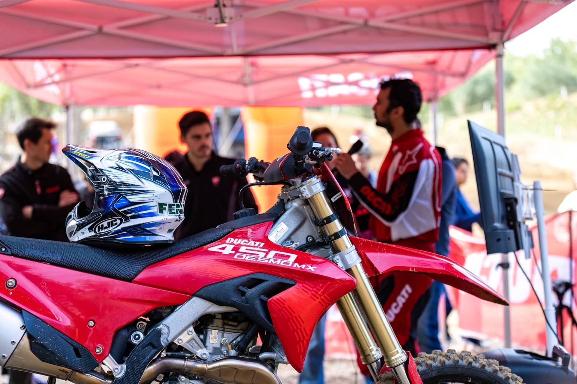 2025年杜卡迪情感之旅以全新Desmo450 MX为主角展开