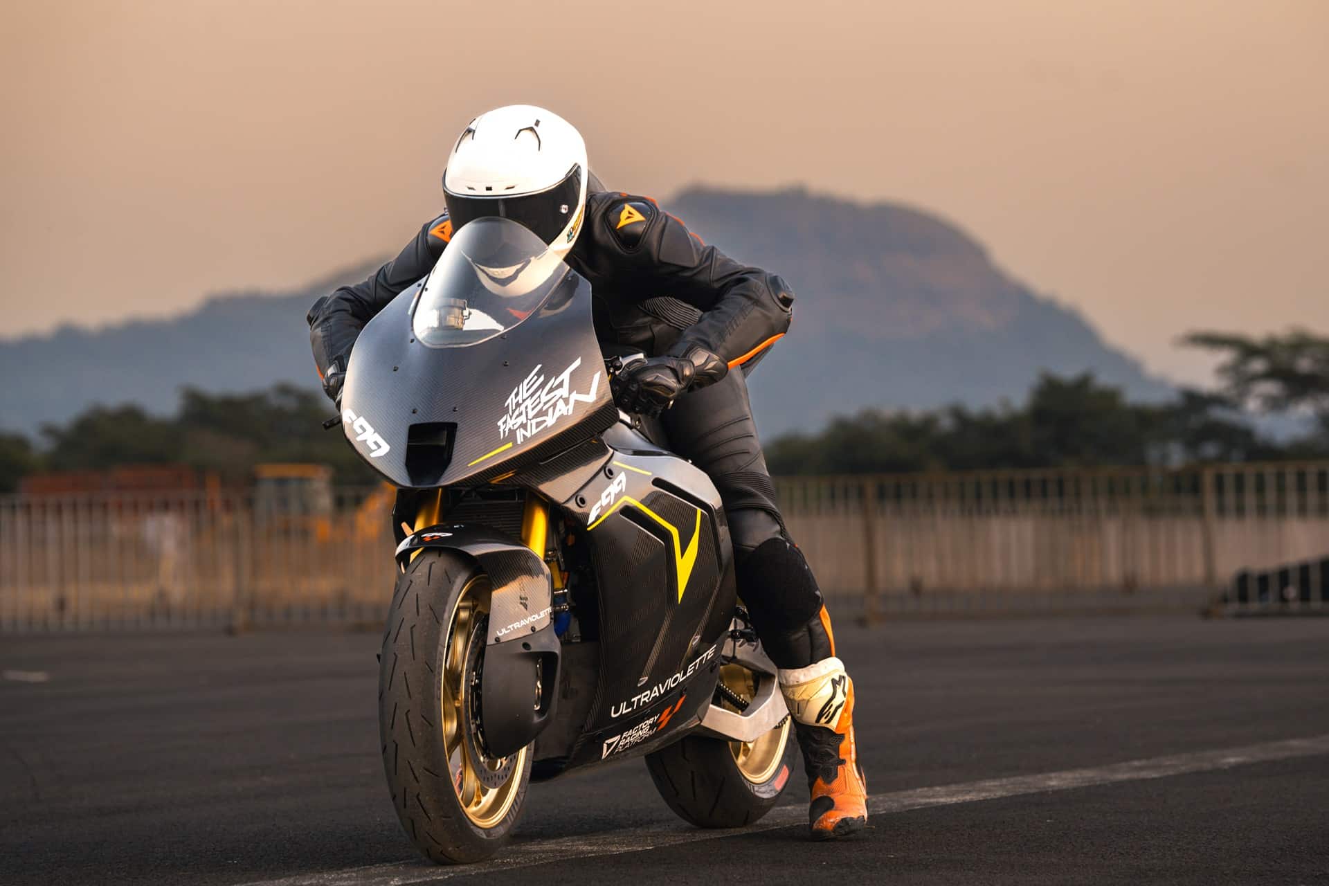 Ultraviolette 推出 2026 系列，包括新款 X-47 Crossover、Tesseract、Shockwave 和 F99