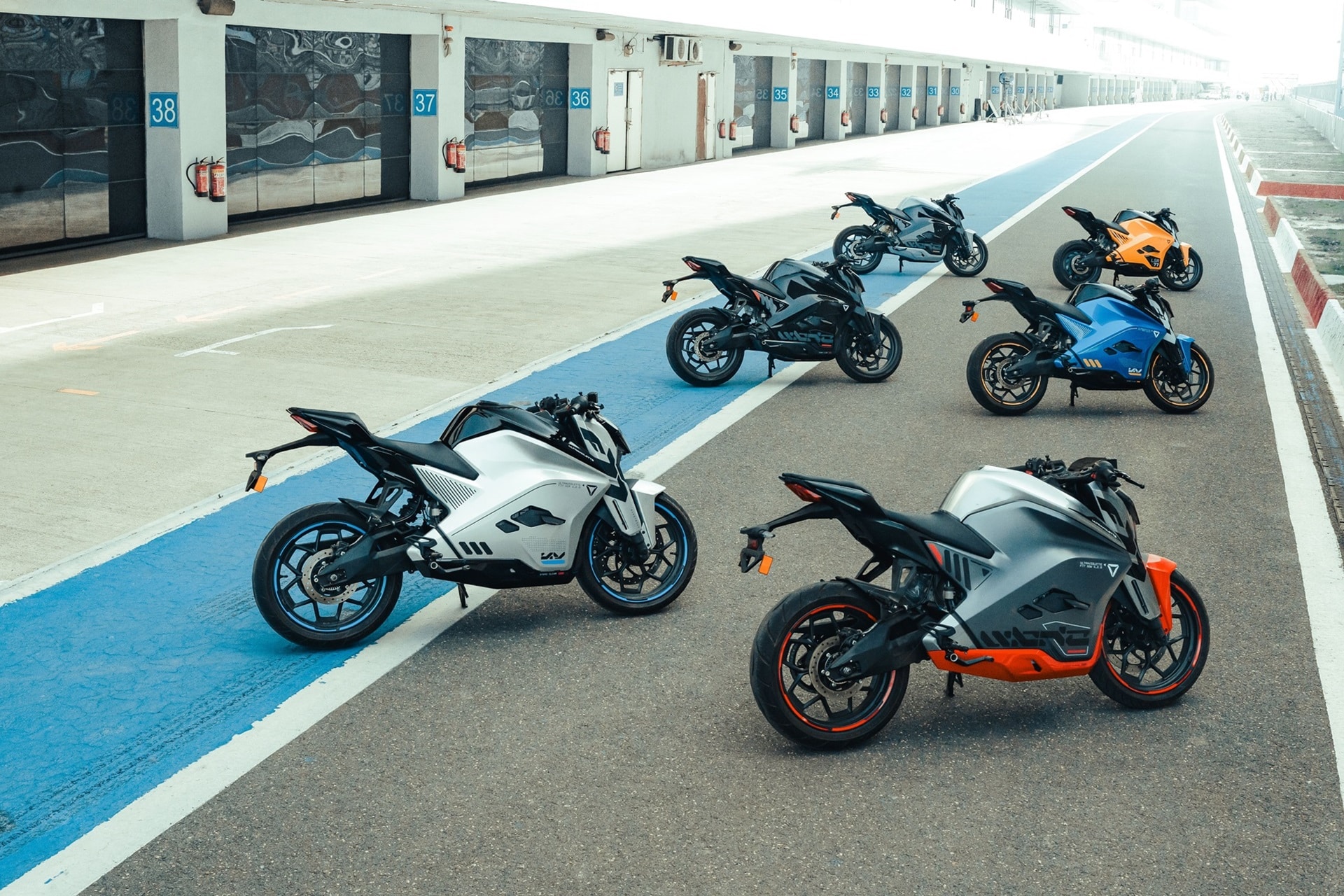 Ultraviolette 推出 2026 系列，包括新款 X-47 Crossover、Tesseract、Shockwave 和 F99