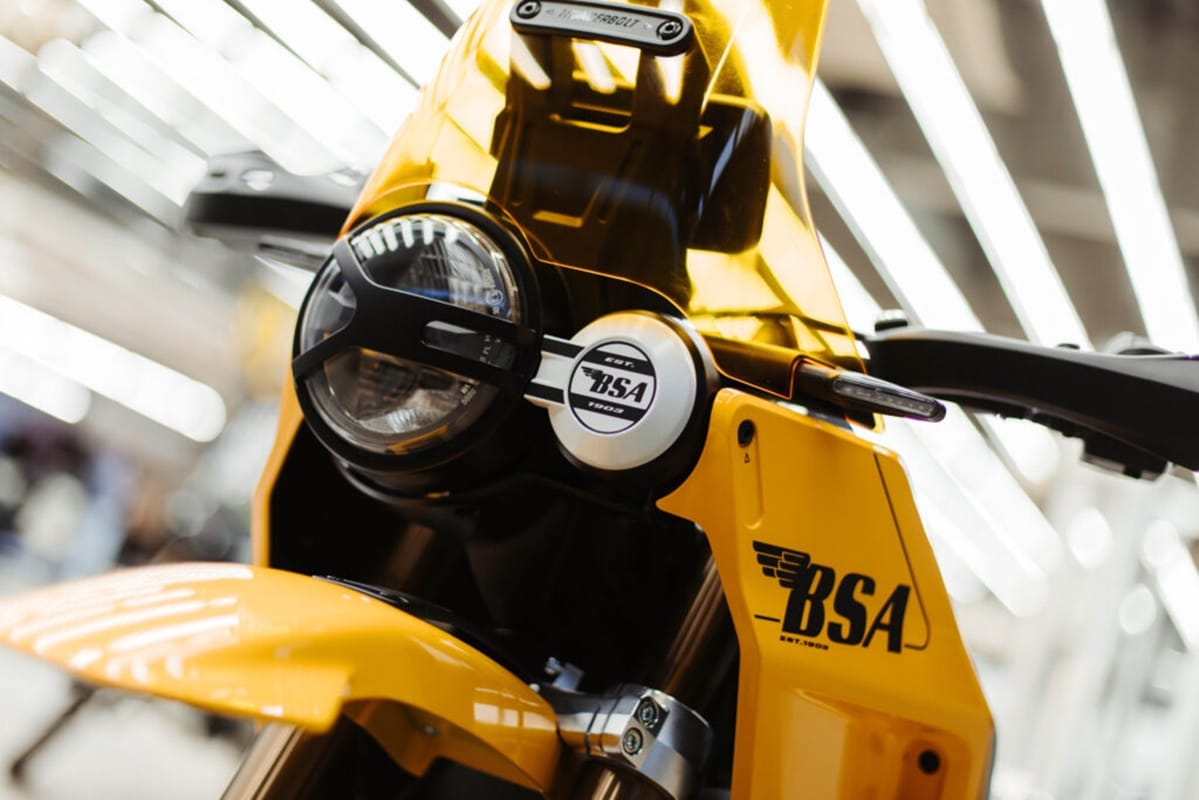 BSA Thunderbolt 2026：这家英国公司通过重新发布神话般的缩写词首次亮相 ADV 领域