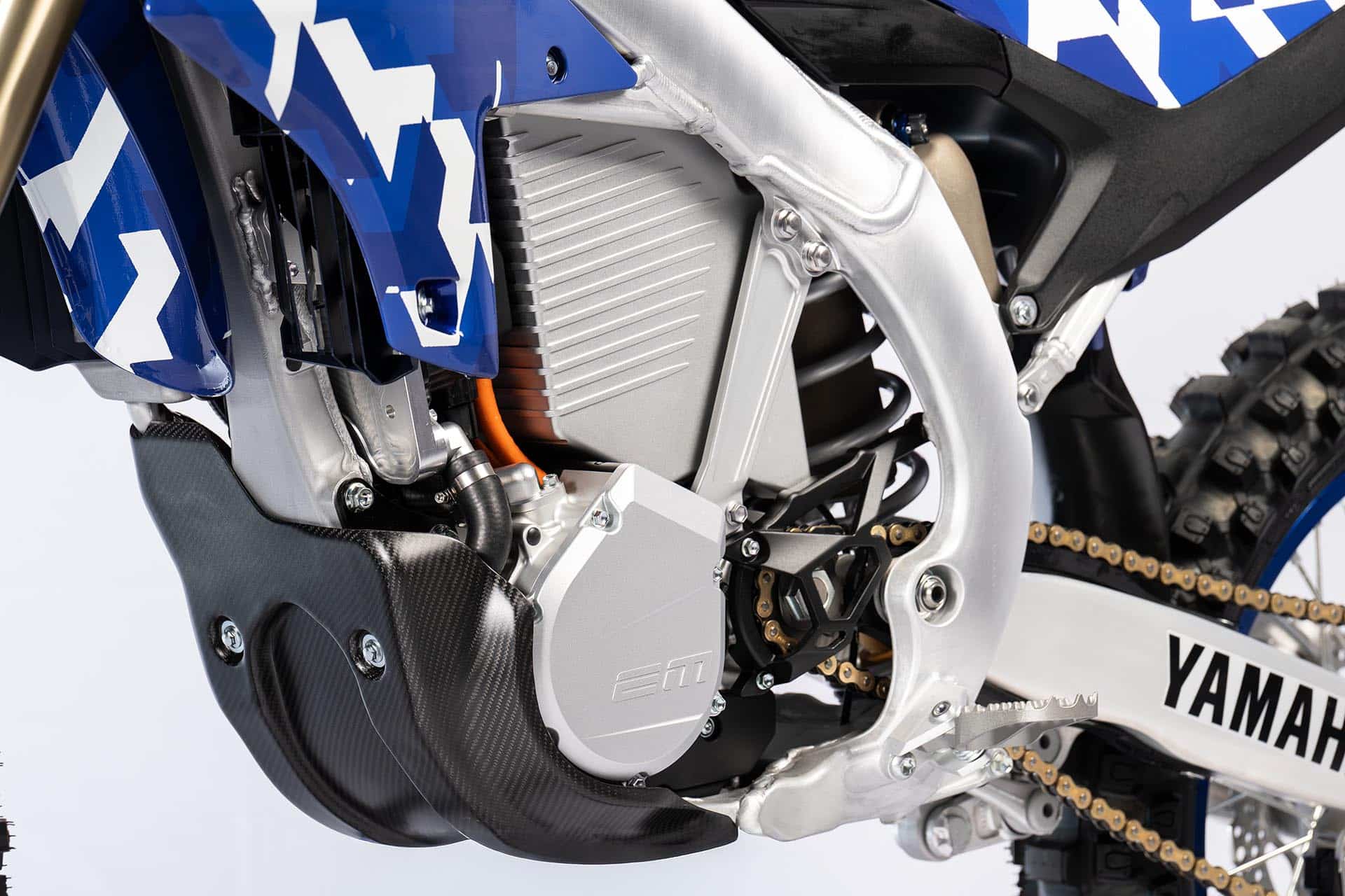 EM 是两个品牌联合项目的幕后推手