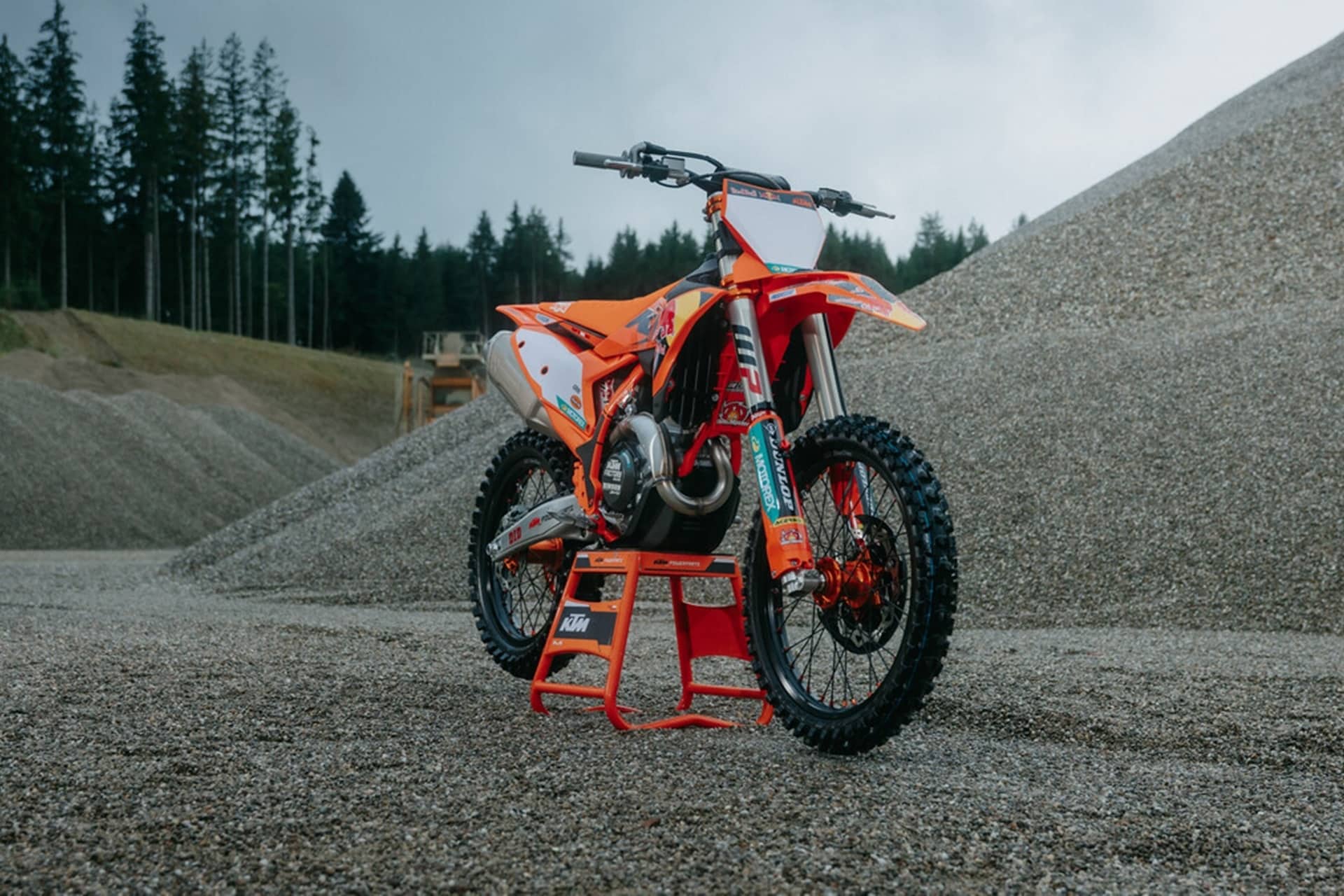 2026 KTM SX-F Factory Edition 回归，树立更高标准