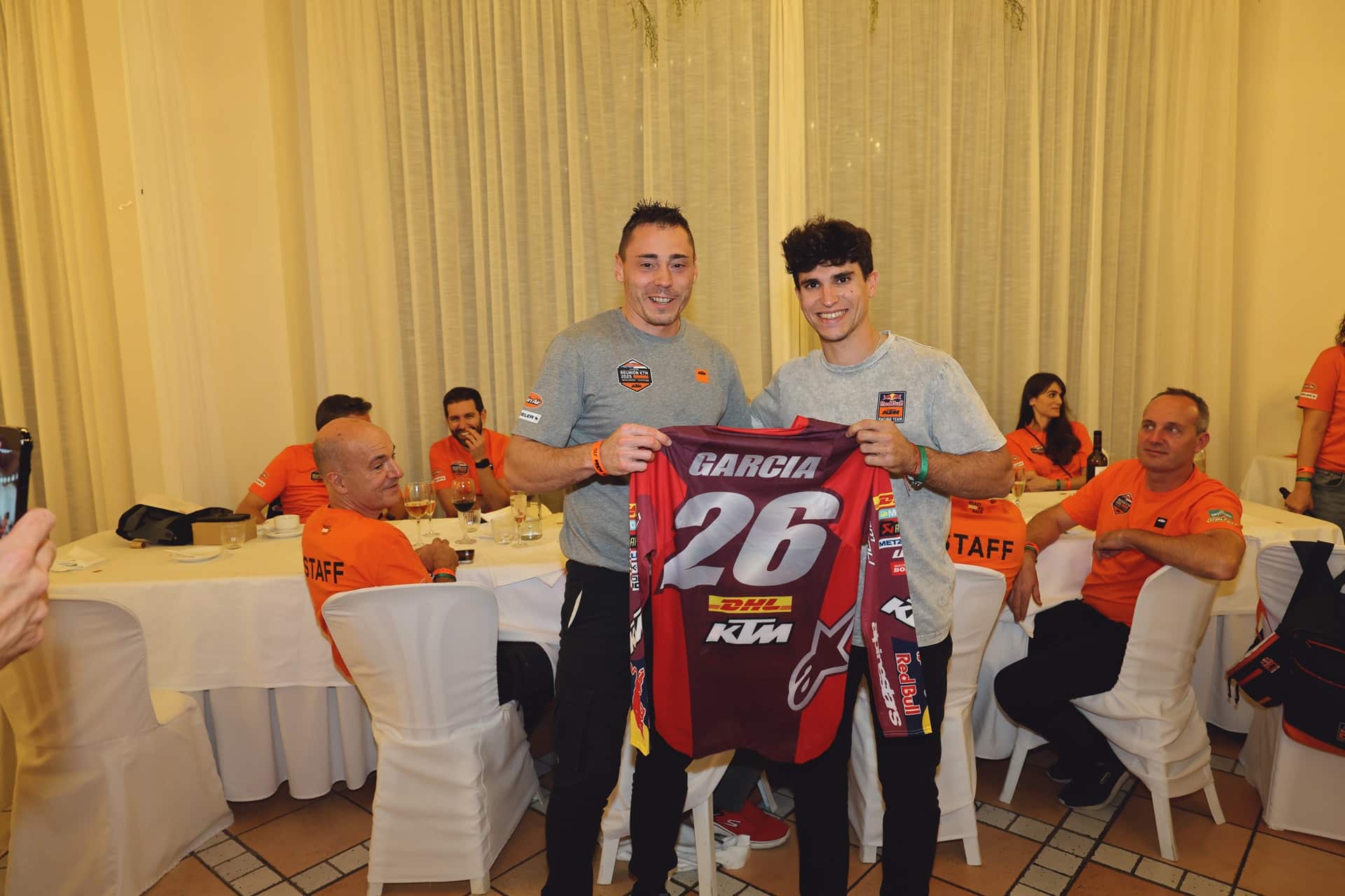 第 10 届 KTM 拉力赛汇聚了 200 多名车迷