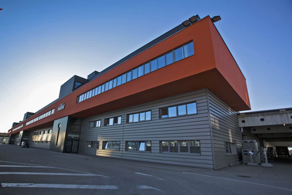 Bajaj toma el control de KTM AG tras ver el visto bueno en Austria y saca la tijera