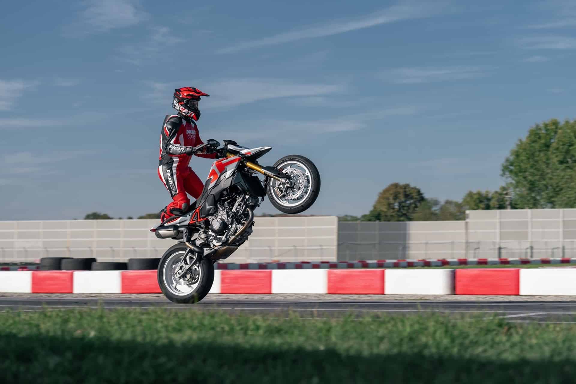 杜卡迪 Hypermotard V2 2026