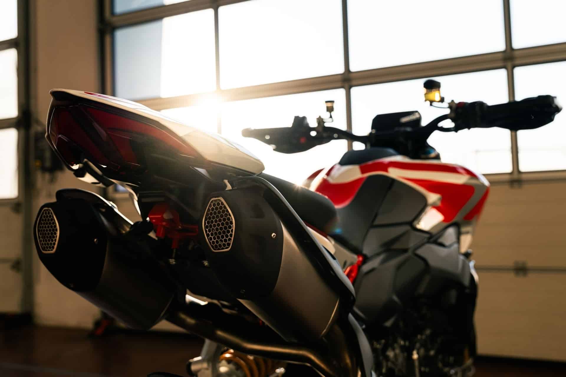 杜卡迪 Hypermotard V2 2026