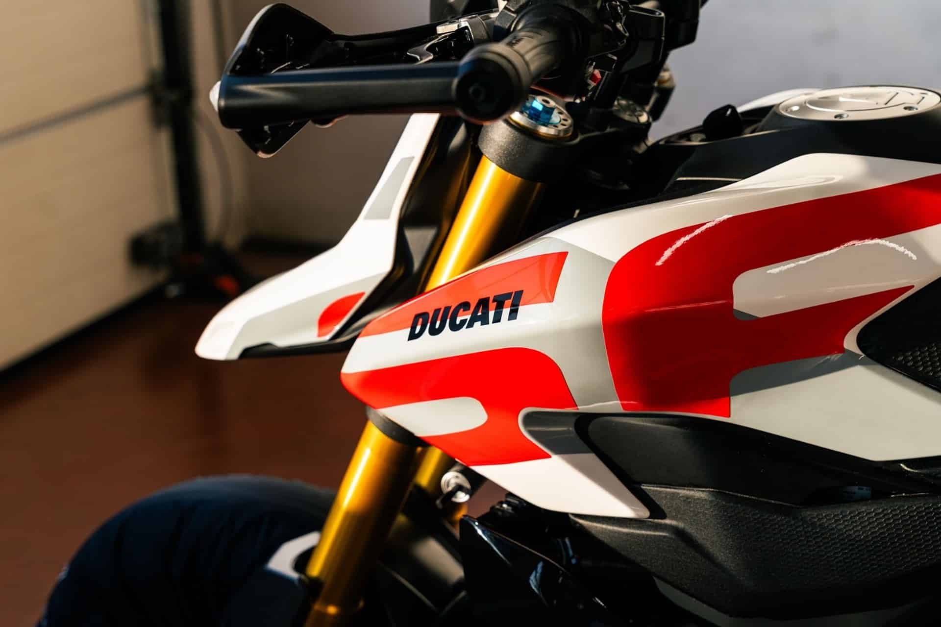 杜卡迪 Hypermotard V2 2026