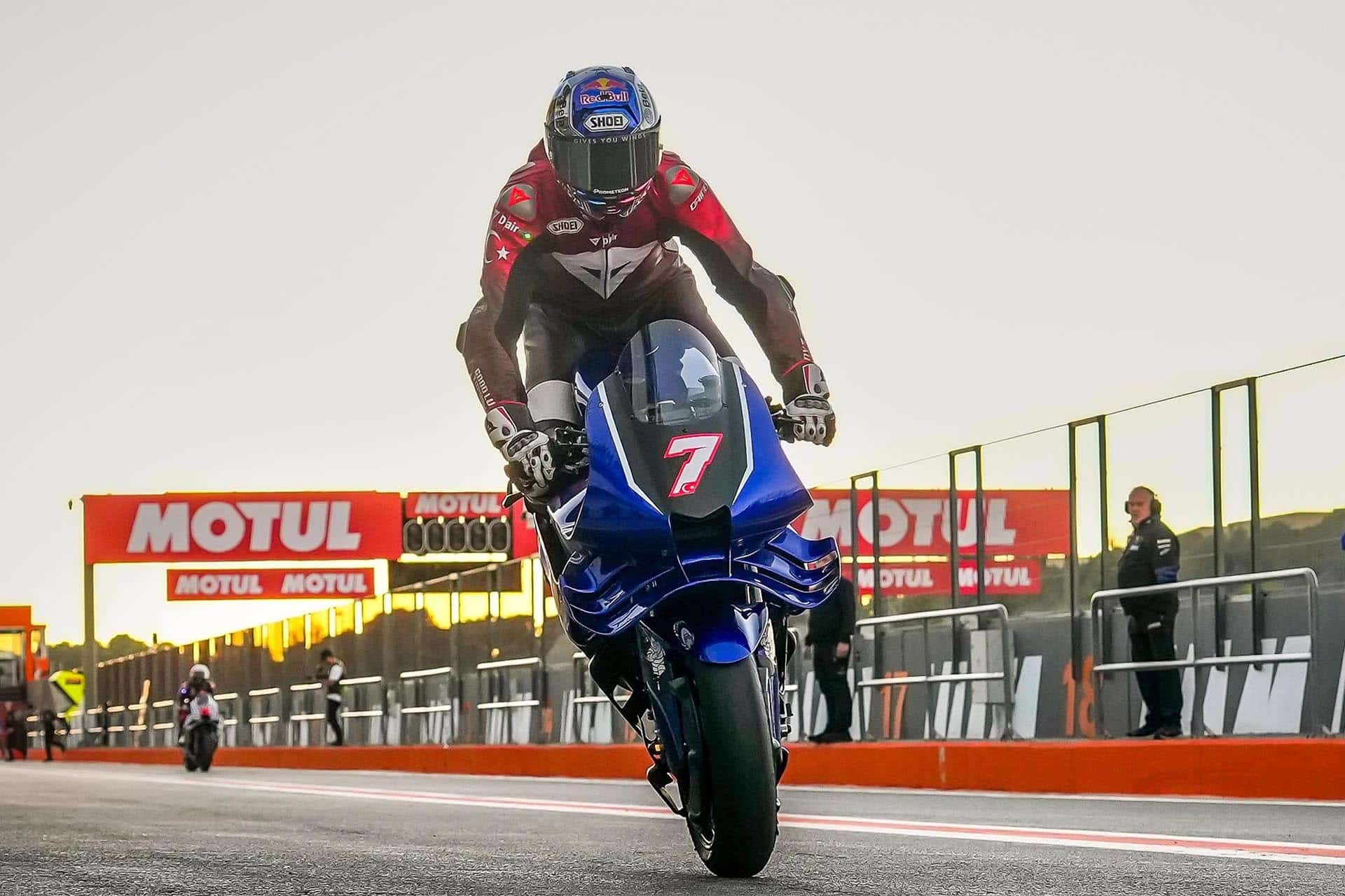 拉兹加特里奥格鲁一整天都有进步，当然，他也做出了著名的停顿