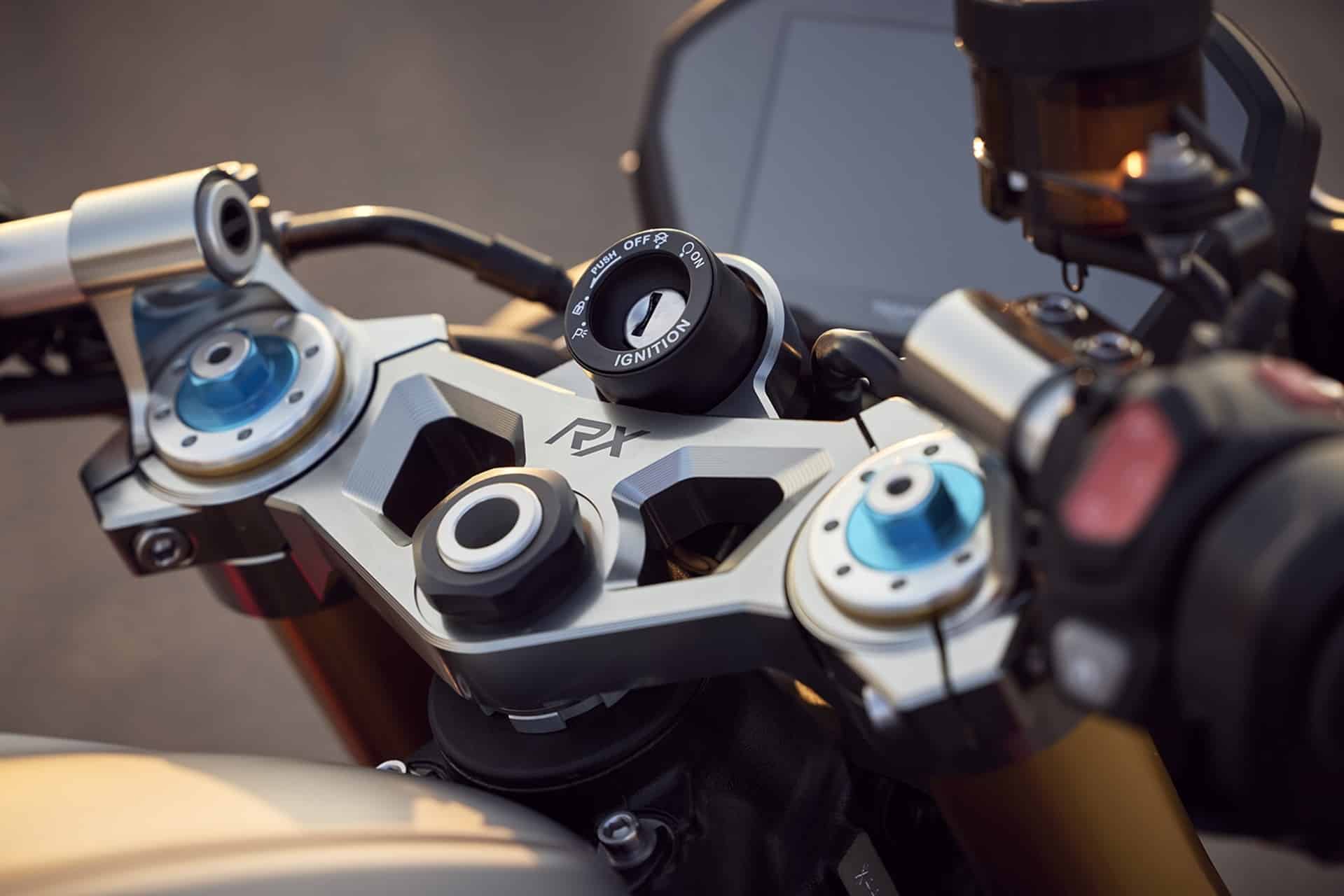 Triumph 推出全新限量版 Street Triple 765 RX 和 Street Triple Moto2 2026