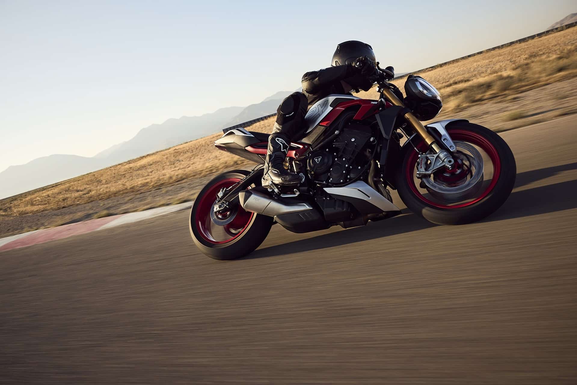 Triumph presenta las nuevas ediciones limitadas Street Triple 765 RX y Street Triple Moto2 2026