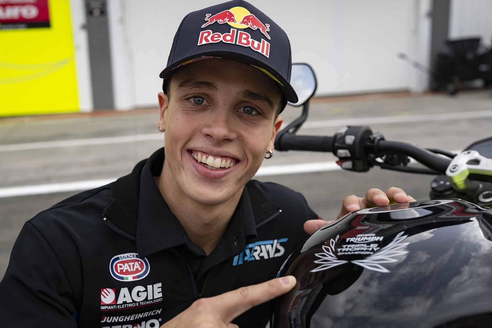 2025 年凯旋三重奖杯：迪奥戈·莫雷拉 (Diogo Moreira) 驾驶独家 Street Triple 765 RS