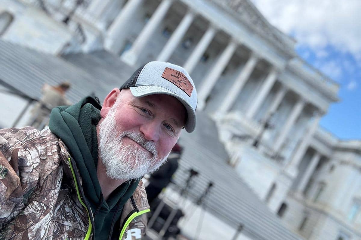 ¿No se puede viajar en avión? No hay problema: así fue la ruta de un congresista de Estados Unidos para llegar al congreso