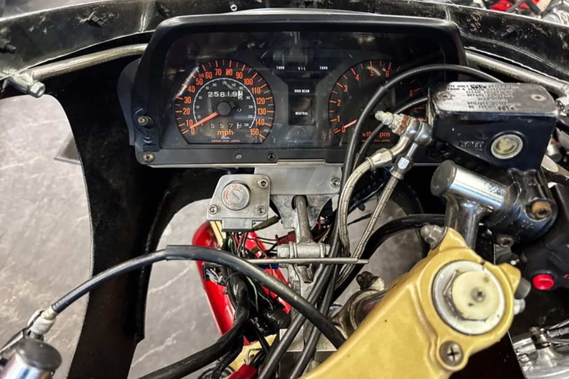 出售的梦想摩托车：1982 年的马丁 CB1100 摩托车