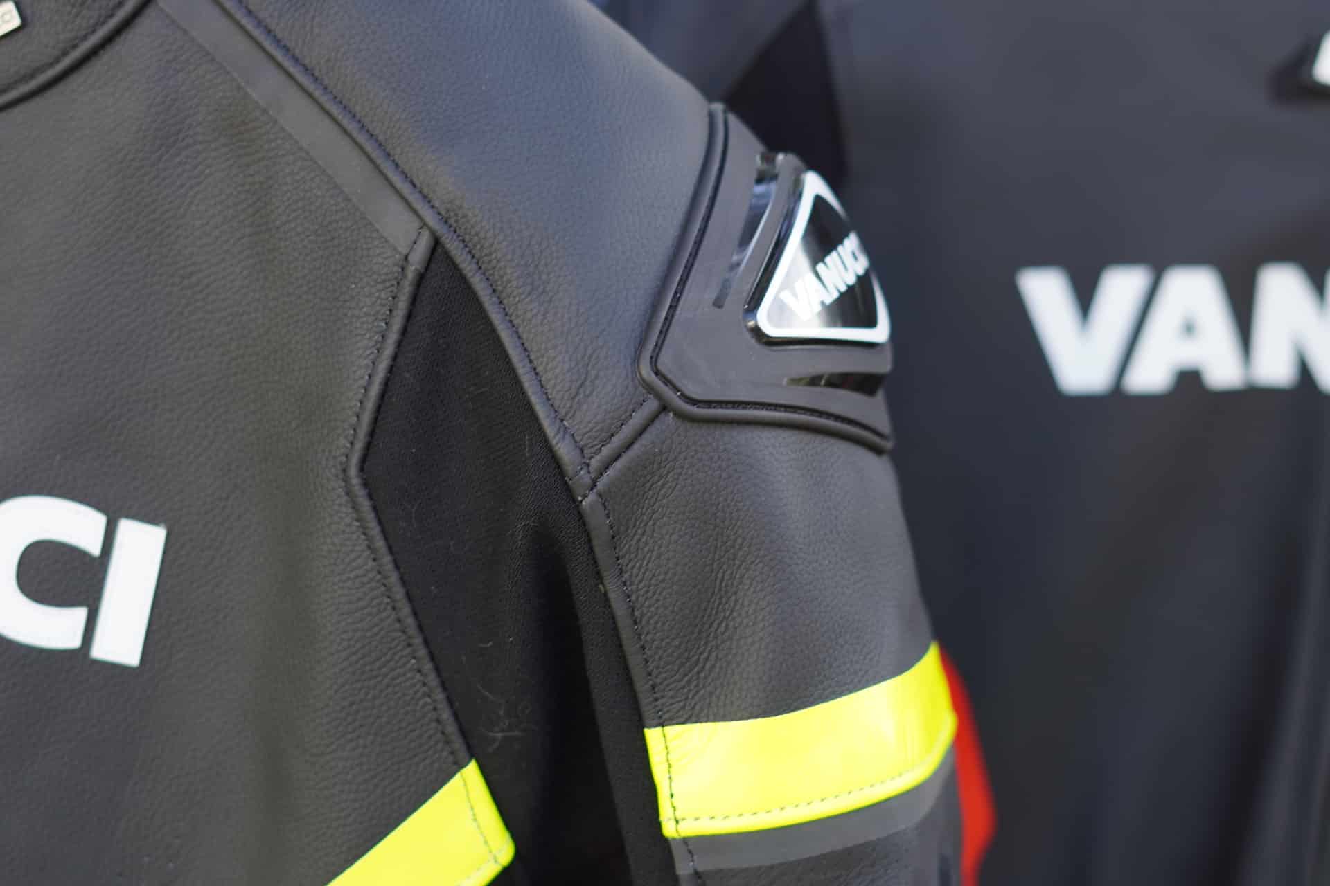 选择皮衣连身裤不停留的小窍门 "皮革"