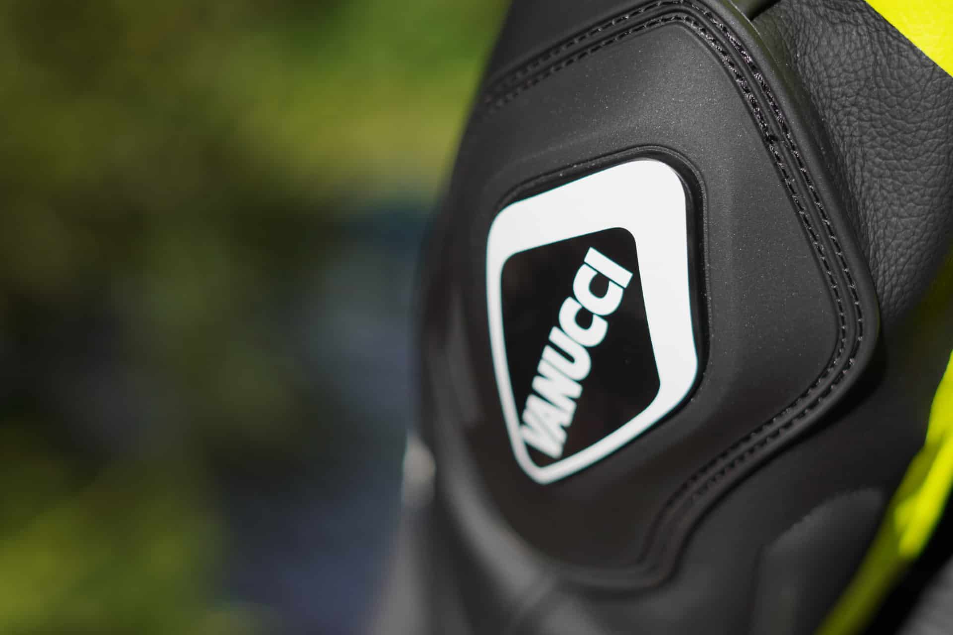 选择皮衣连身裤不停留的小窍门 "皮革"