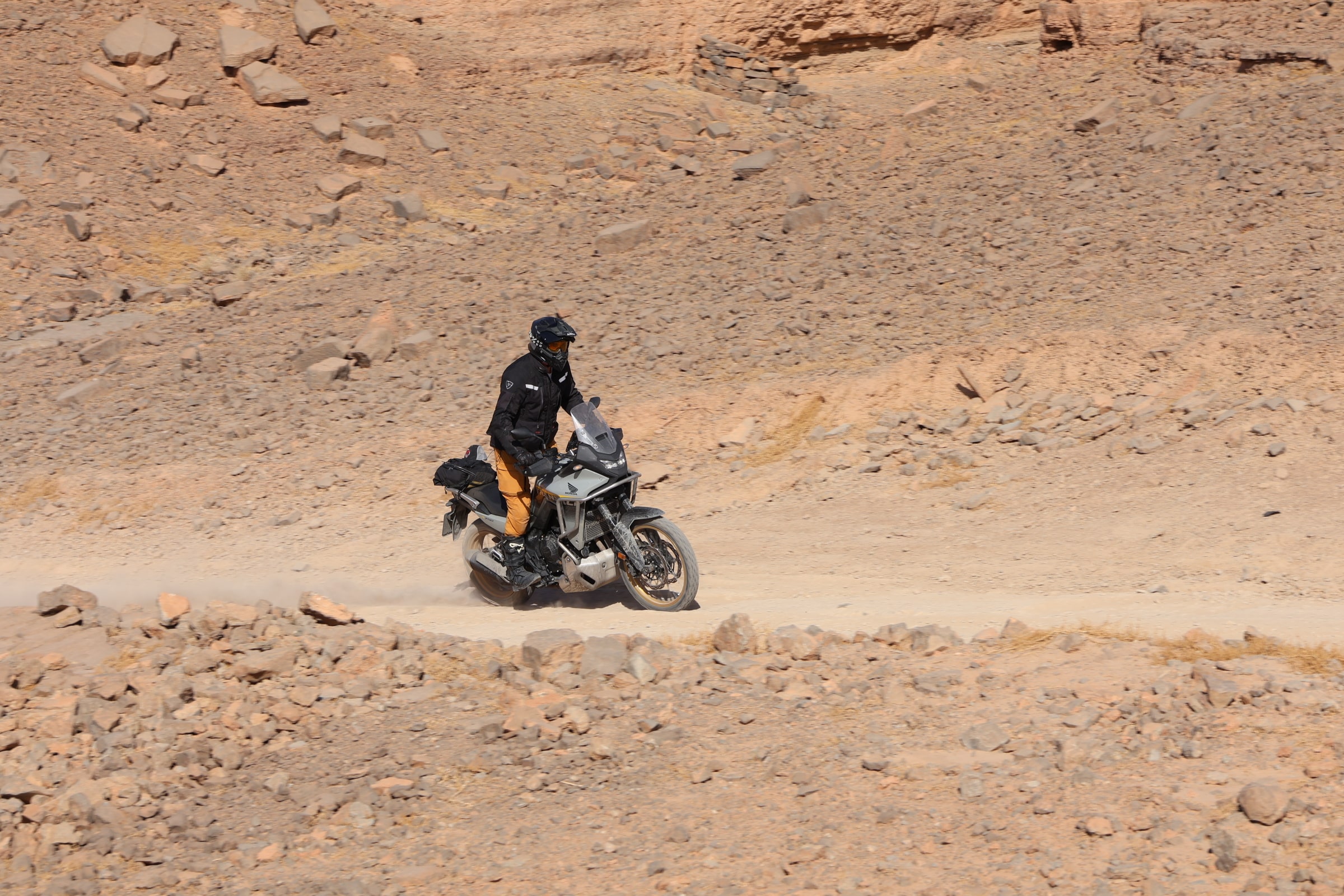 本田 Transalp 在摩洛哥进行测试