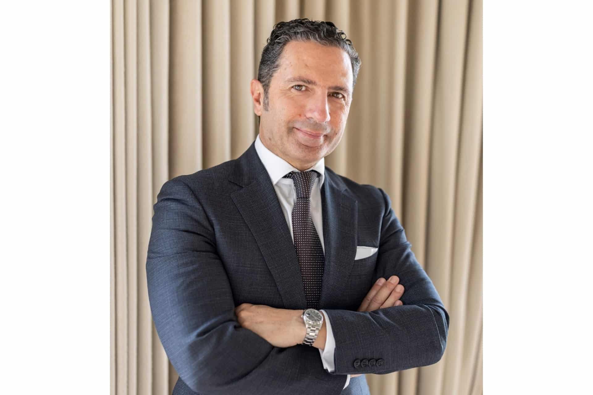 Zairon 在年度活动中捐赠了他的第一辆踏板车 Zs2 "零售业女性"