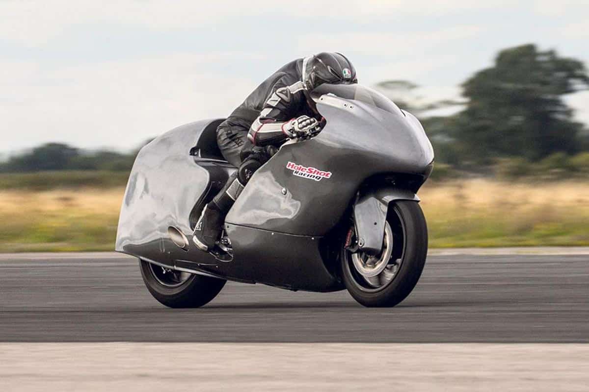 离开赛车界后，盖伊继续陷入不同的麻烦和冒险。