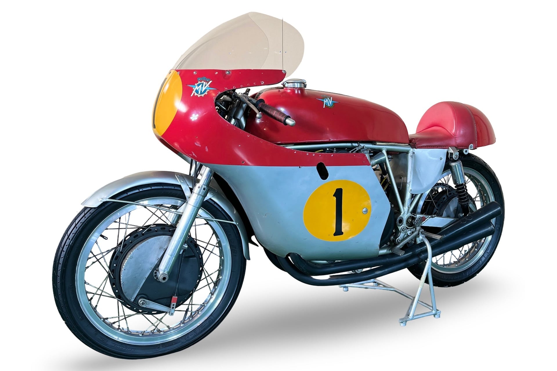 出售其中一辆 MV Agusta 500GP，贾科莫·阿戈斯蒂尼 (Giacomo Agostini) 凭借这辆赛车赢得了 7 个世界冠军