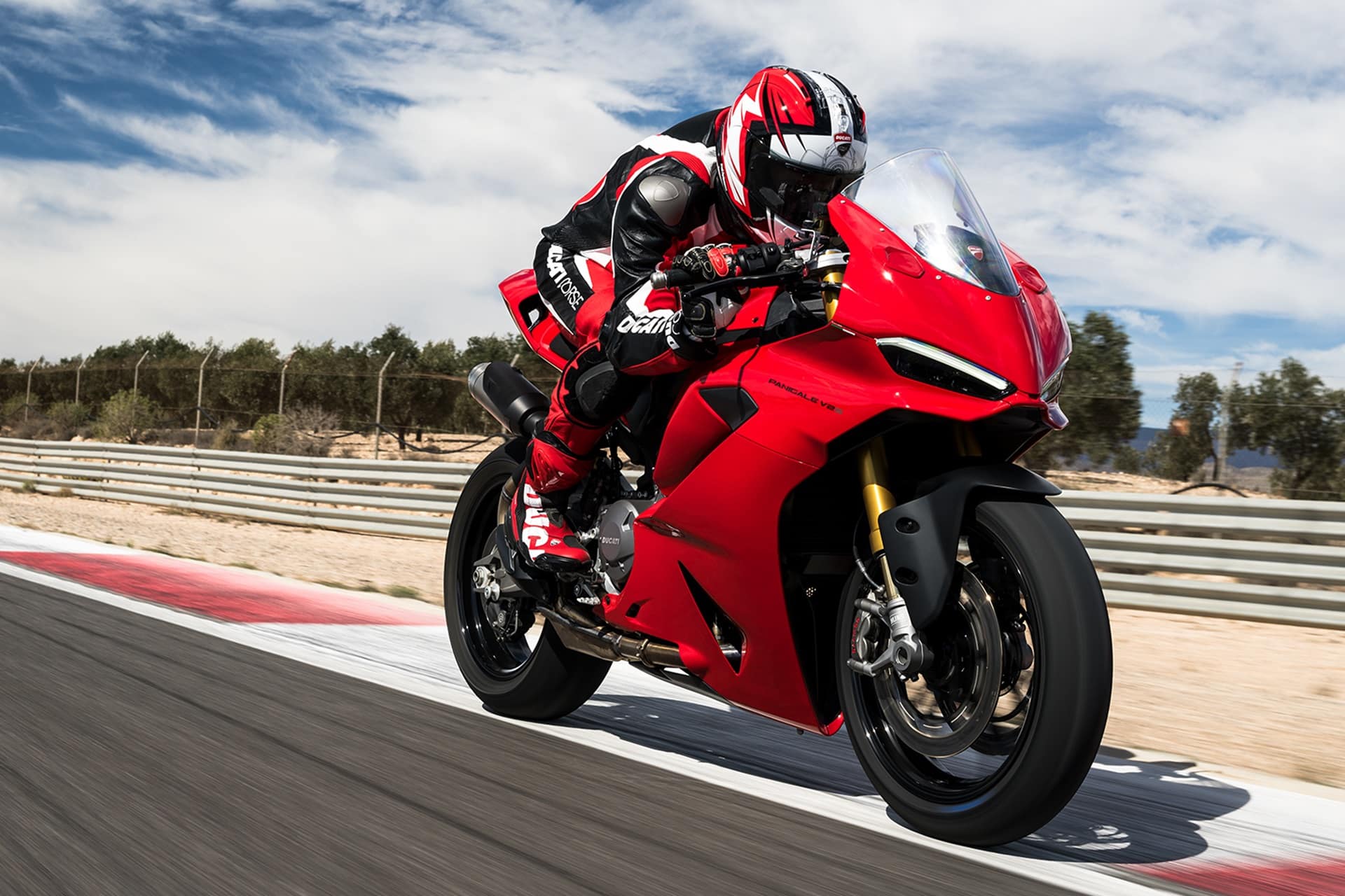 杜卡迪美国公司首席执行官 Jason Chinnock 明确表示：“摩托车是用来骑行的”