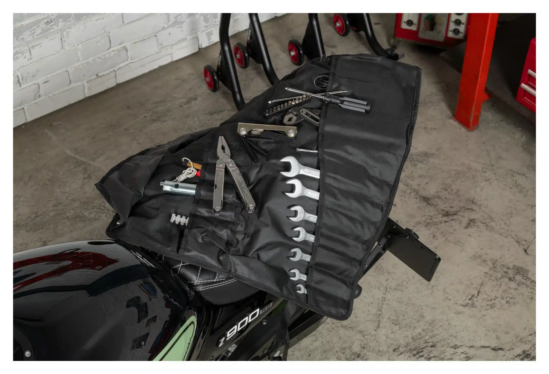 Kit de herramientas en moto de Louis