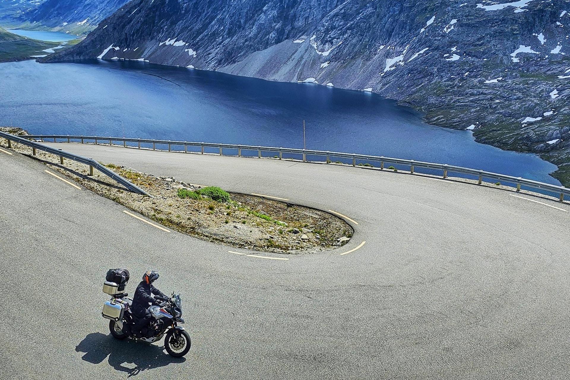 这就是大陆集团 EasyHandling 技术在转弯时的工作原理