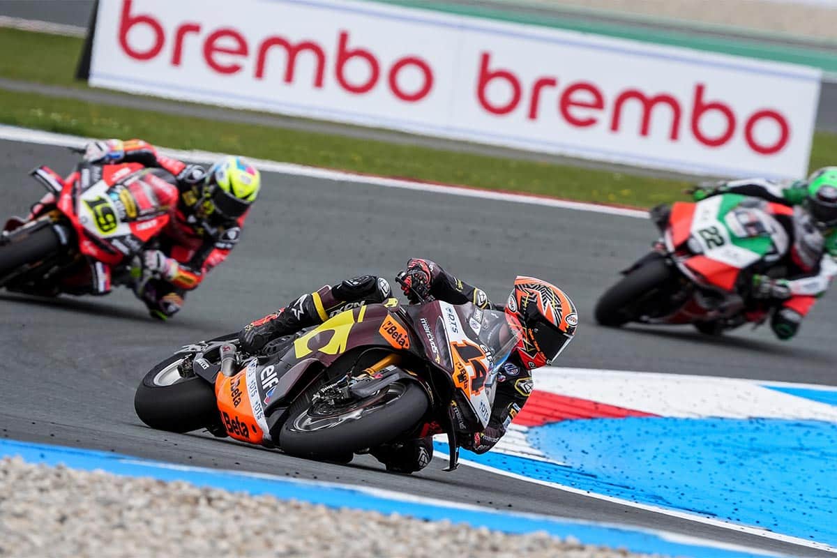 萨姆·洛斯 (Sam Lowes) 三次登上领奖台离开阿森