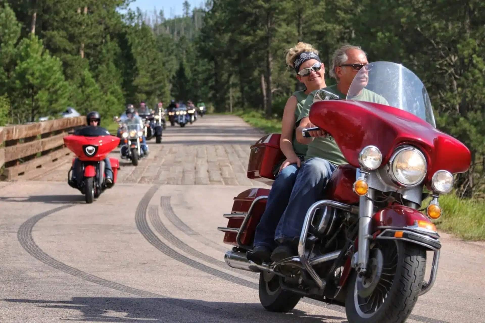 美国最新报告证实：戴头盔可以拯救生命