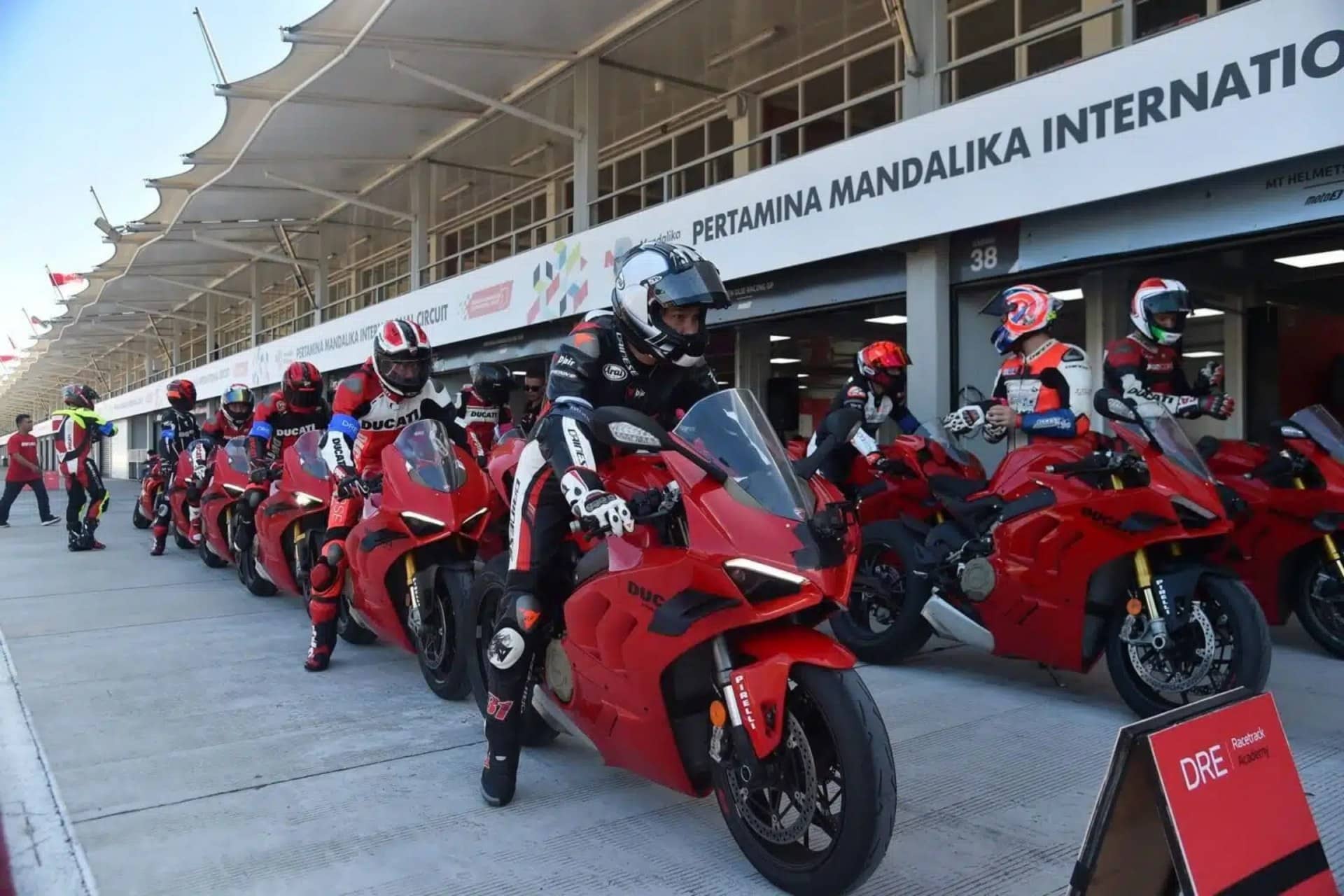 避免摩托车事故