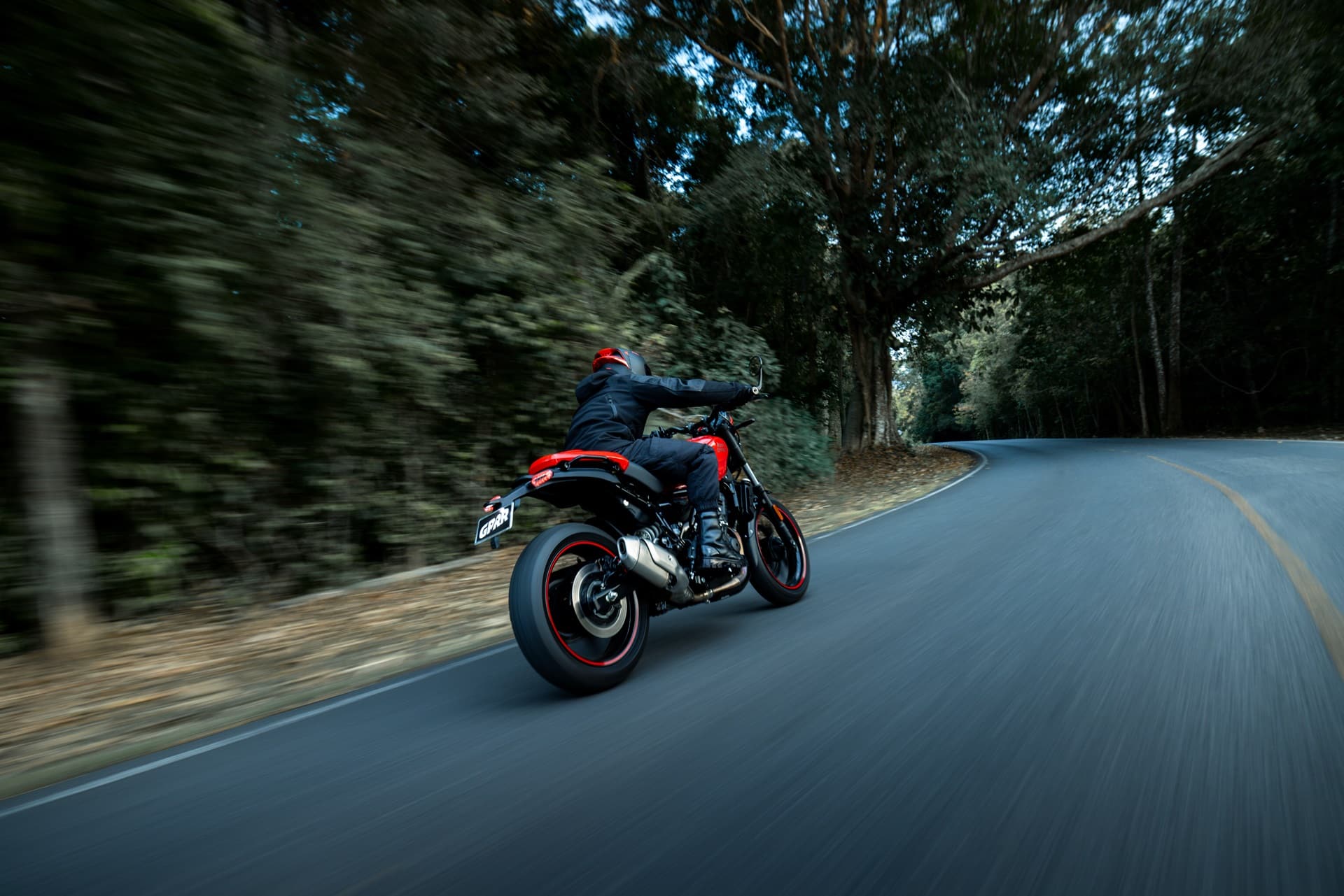 皇家恩菲尔德游击队 450 2026