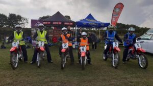 一场抢劫几乎摧毁了一个青年项目，但越野摩托车传奇人物和本田拯救了它