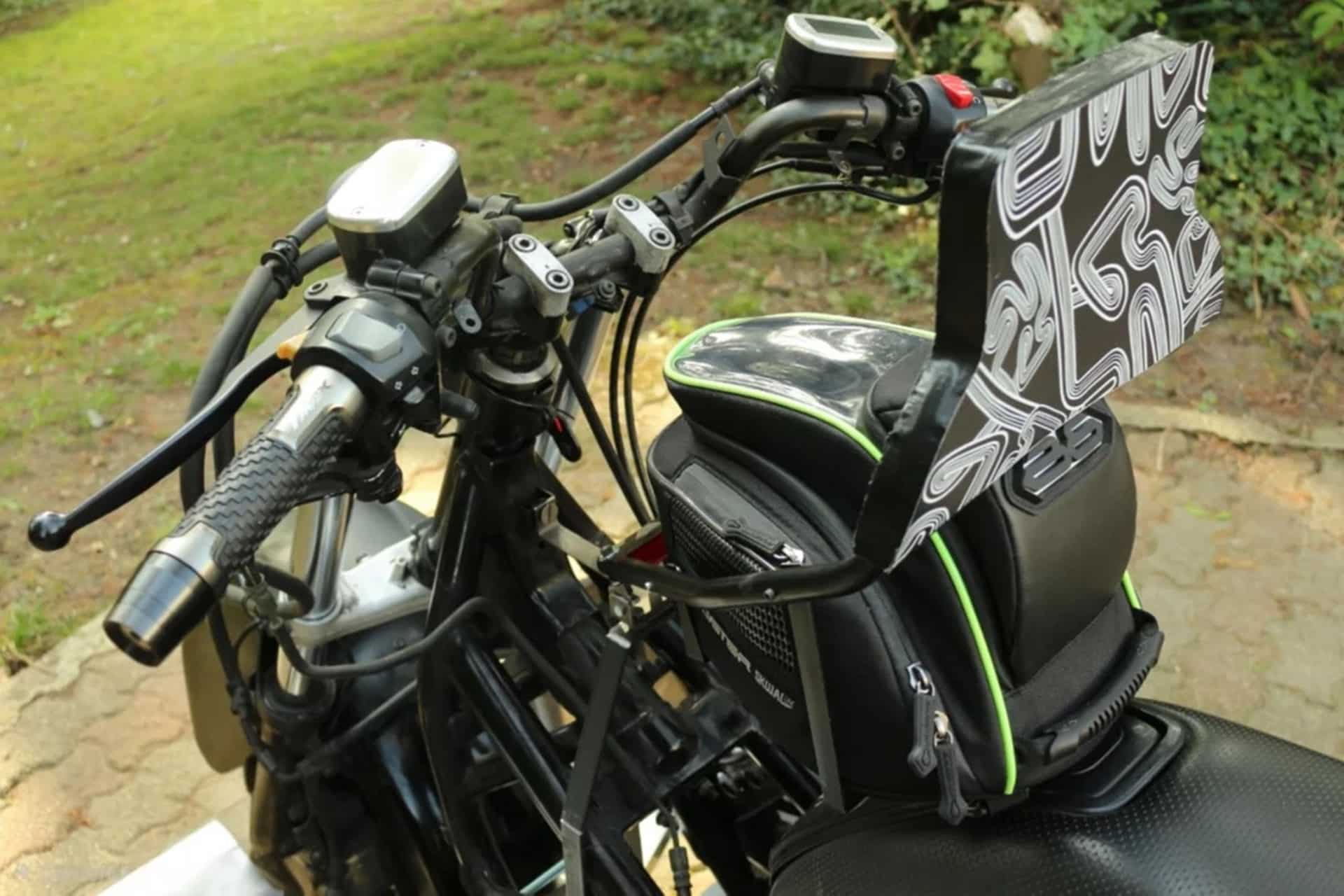 Kairos，一种介于汽车和摩托车之间的电动三轮车，进入最后的开发阶段