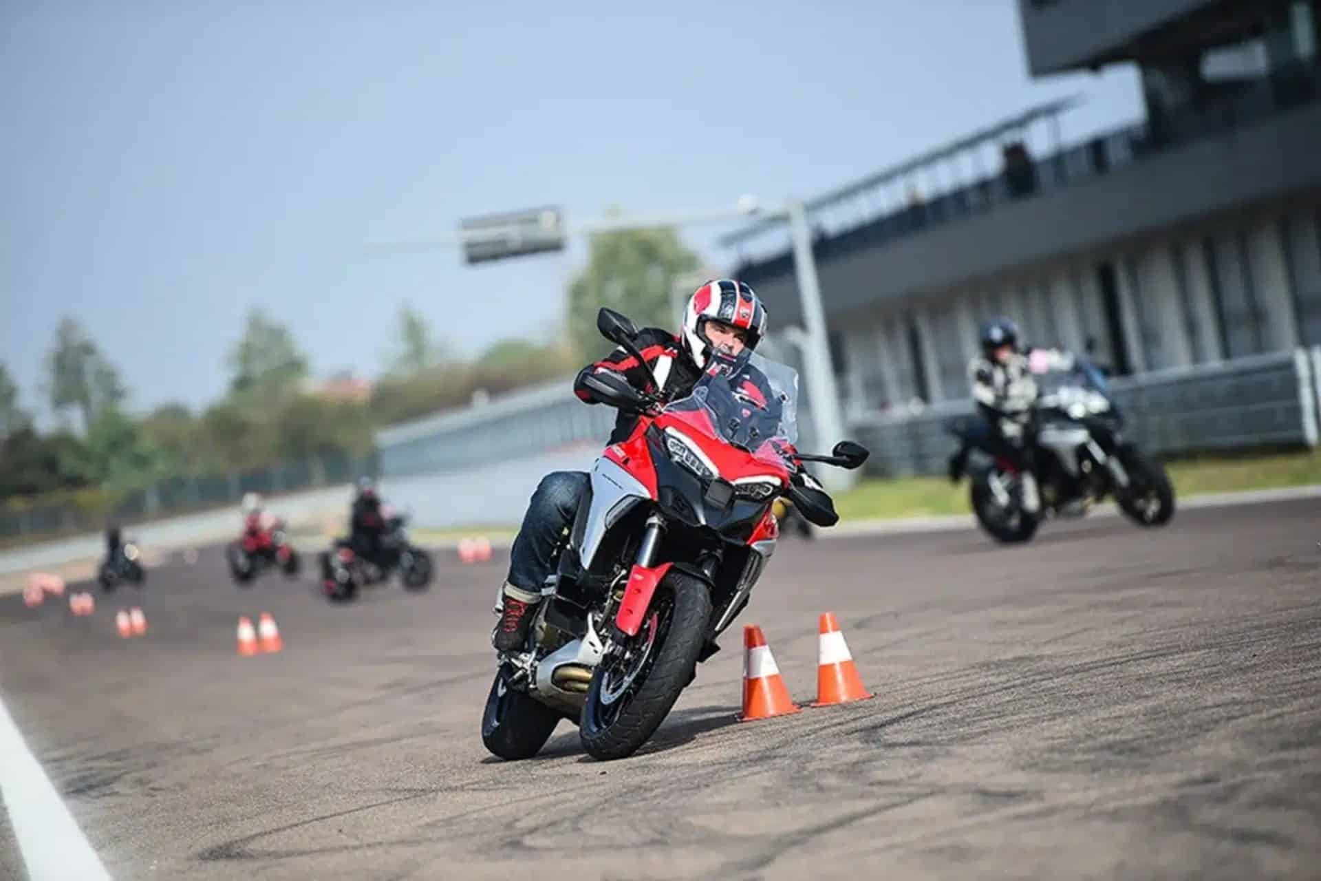 避免摩托车事故