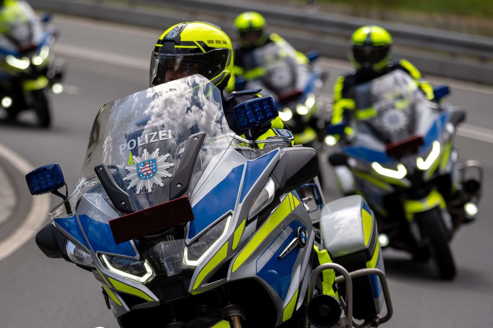 一位 21 岁的德国人没想到为他的 ZX-10R 做广告会这么贵