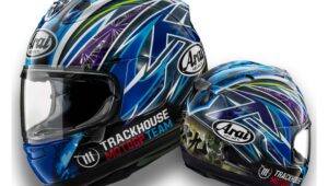 Arai 推出一款独特的头盔，融合了 MotoGP、武士和日本工艺