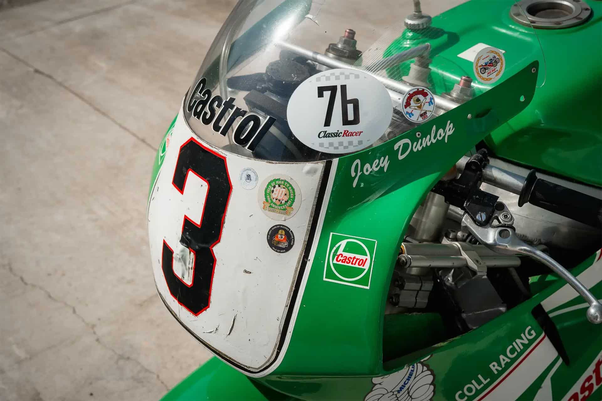 3 和 Joey Dunlop 明确表明这辆自行车属于谁