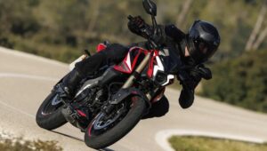 Bajaj Pulsar NS 400Z 想要以 40 HP、5 年保修和难以忽视的价格征服 A2
