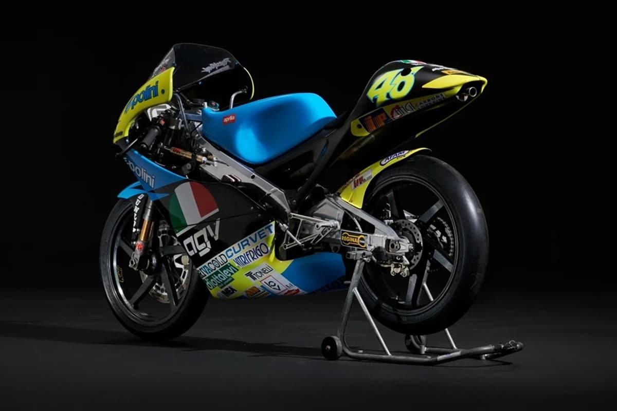 瓦伦蒂诺·罗西 (Valentino Rossi) 在世界锦标赛中首次亮相的 Aprilia RS125R 正在发售