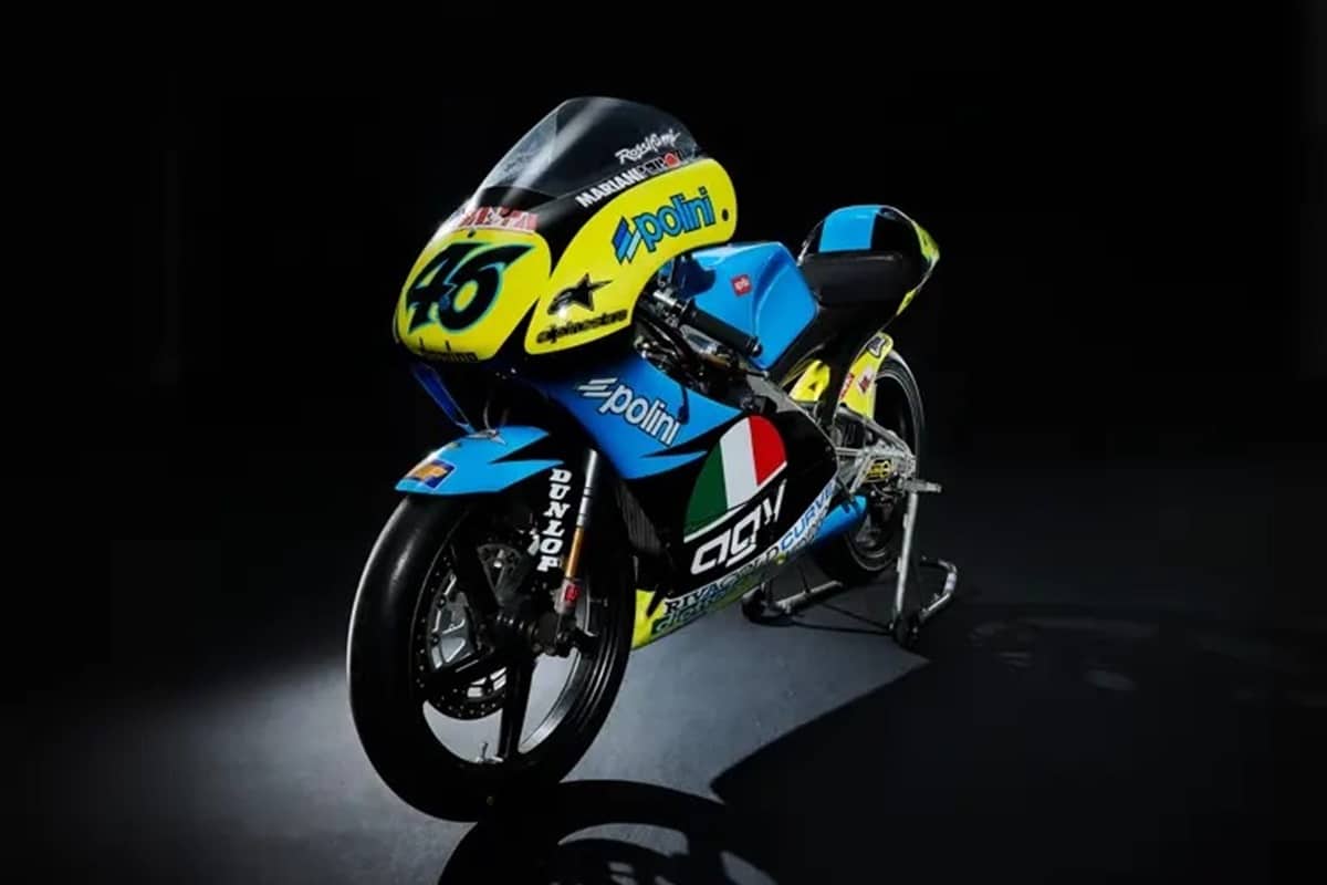 瓦伦蒂诺·罗西 (Valentino Rossi) 在世界锦标赛中首次亮相的 Aprilia RS125R 正在发售