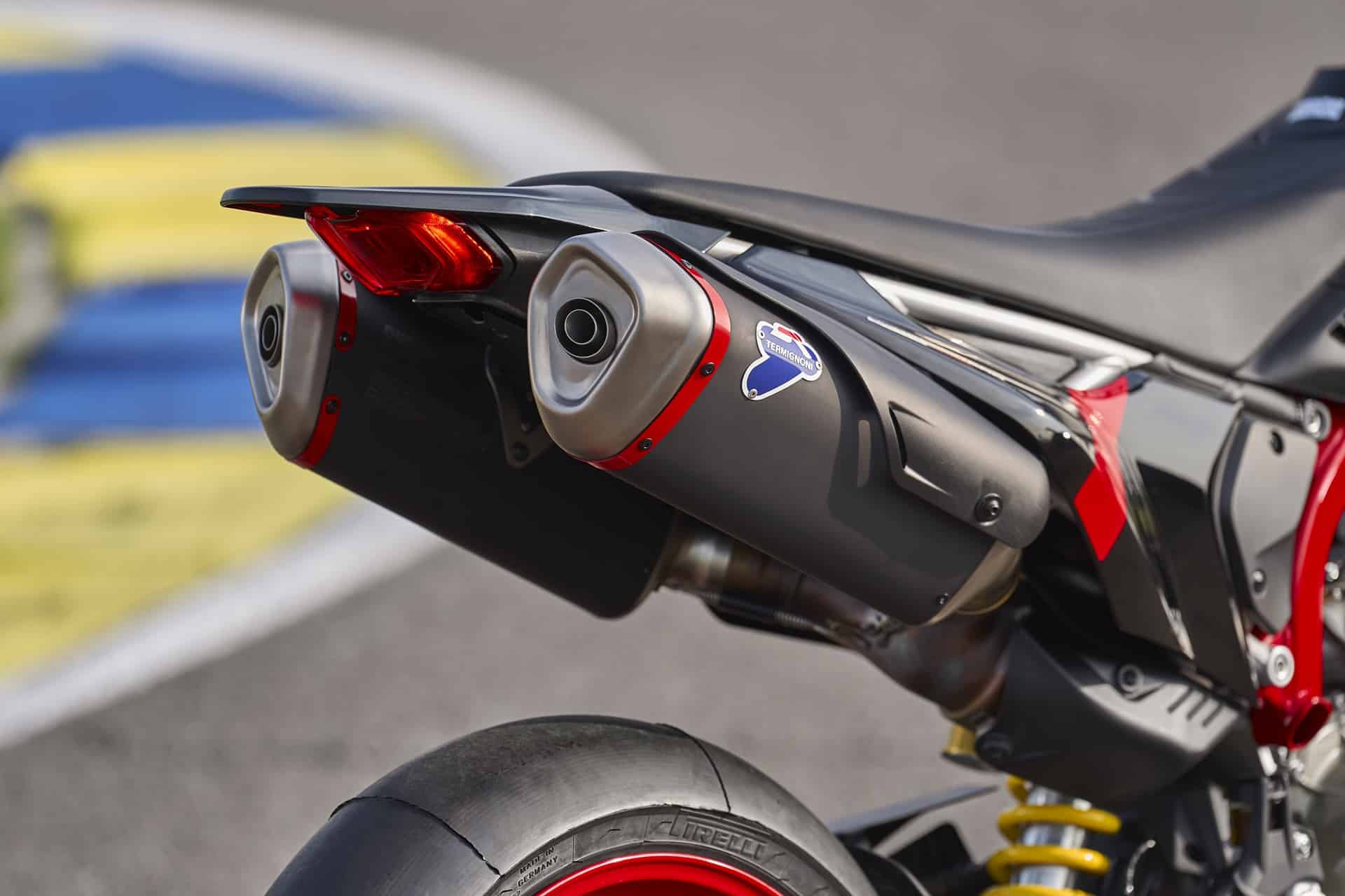 全新 698 Mono Nera：杜卡迪 Hypermotard 系列达到新高度