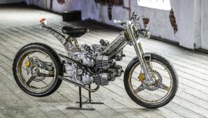 这台 Puch Maxi S 2T 和 5 缸发动机实在是太猛了，只有拆下火花塞才能熄火