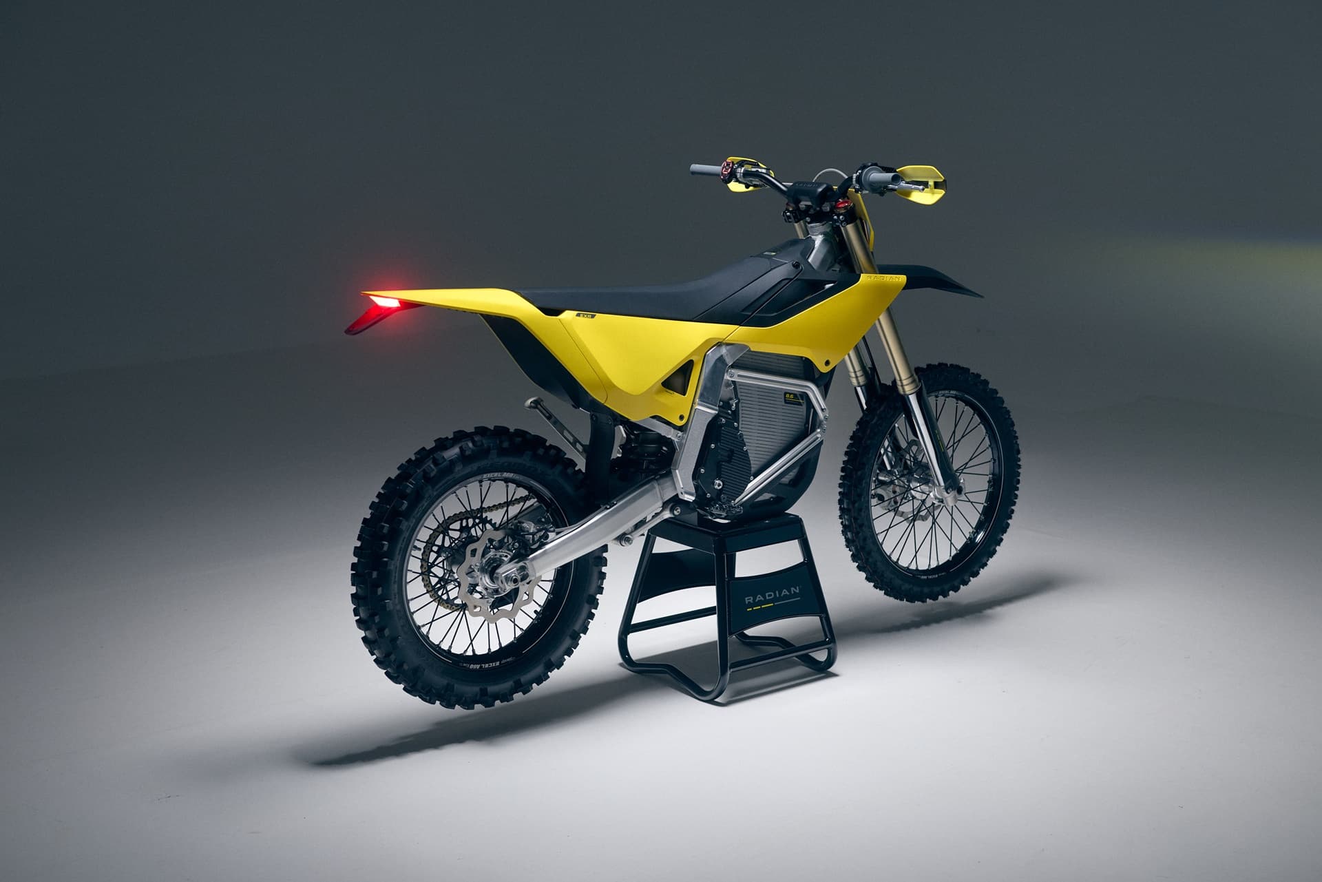 Radian EXR：具有 70 马力和 1,060 牛米扭矩的新型电动耐力赛，为比赛做好准备