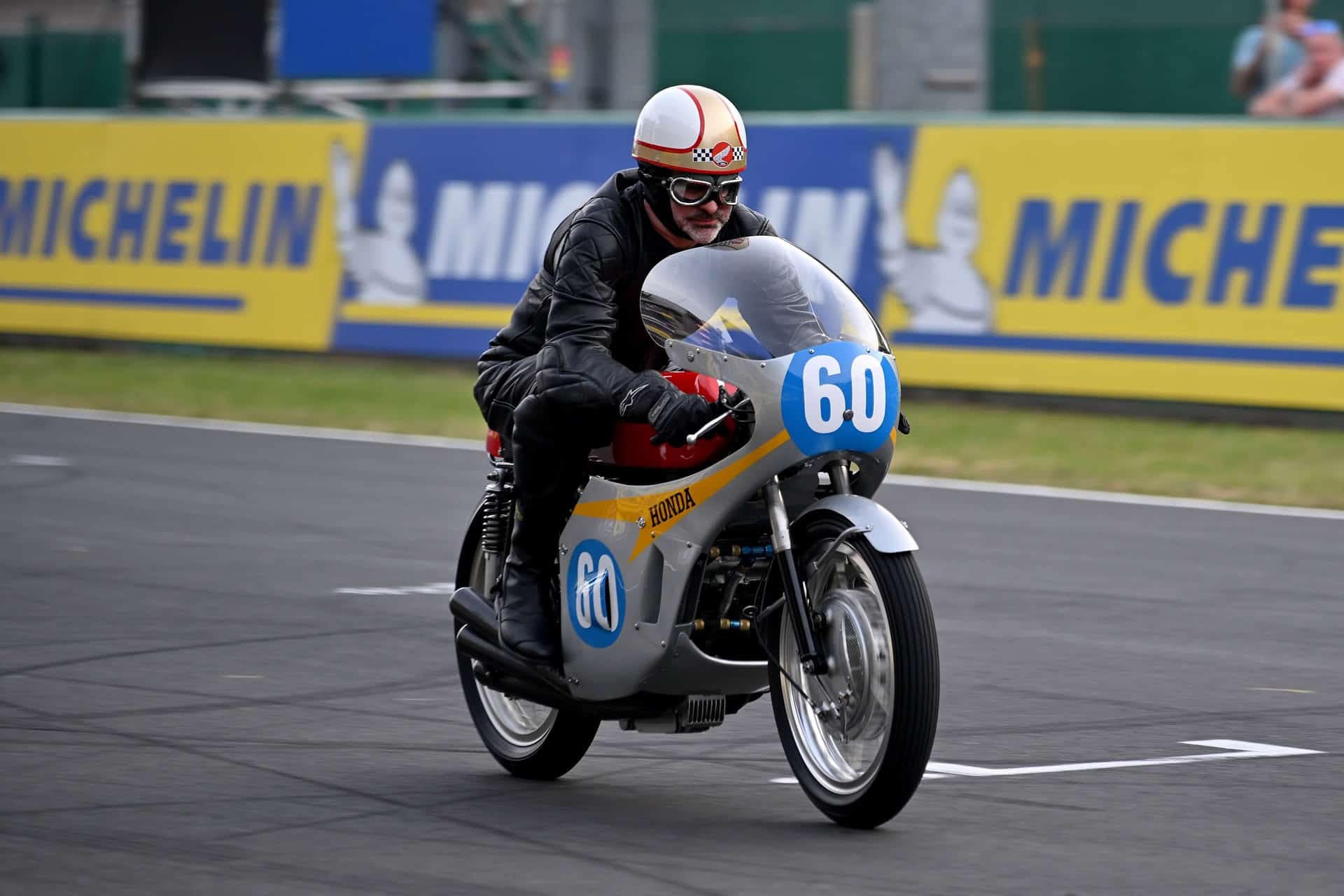 CB1000F 在两项体育赛事中与四位品牌传奇人物并肩作战