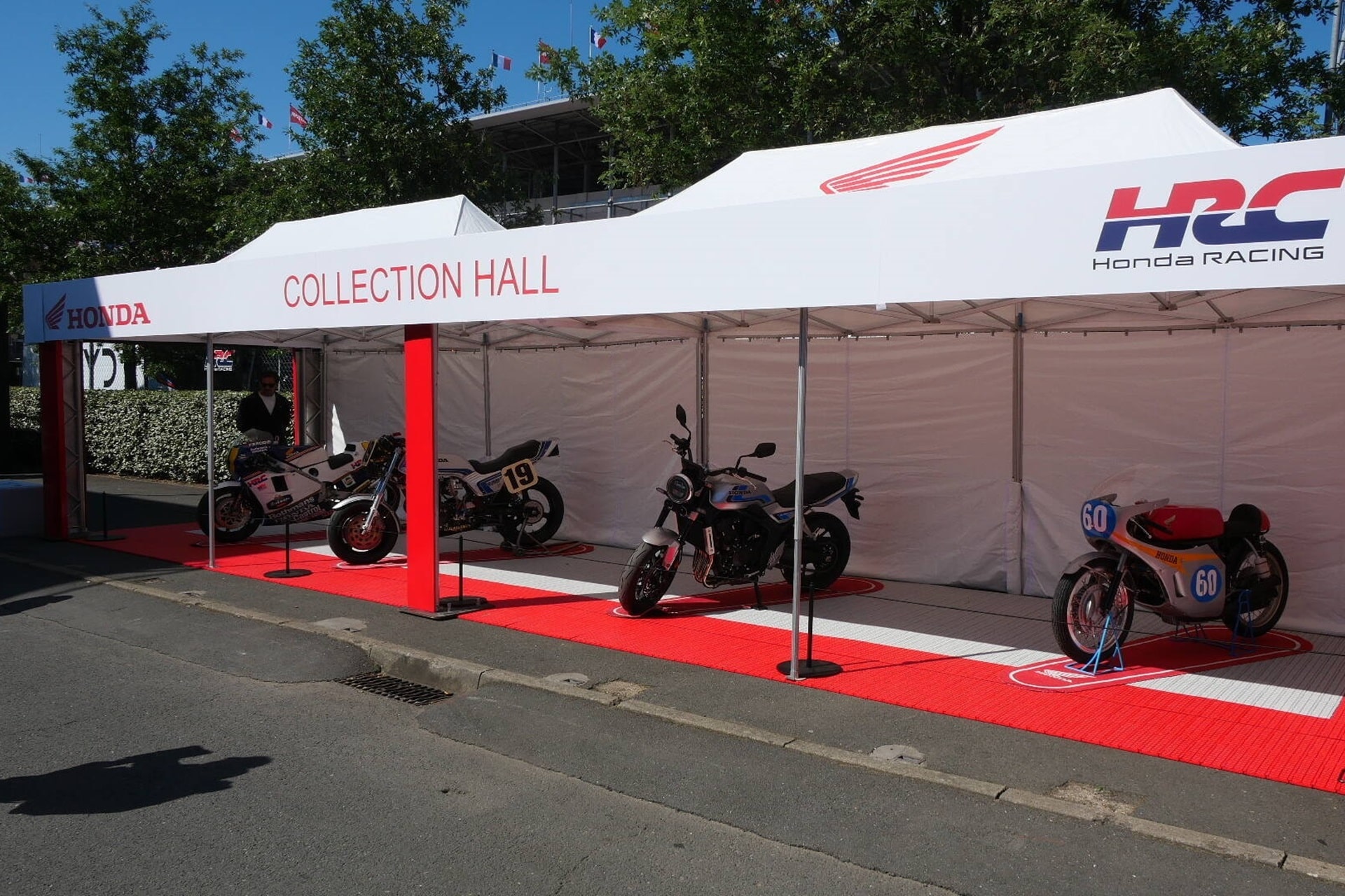 CB1000F 在两项体育赛事中与四位品牌传奇人物并肩作战