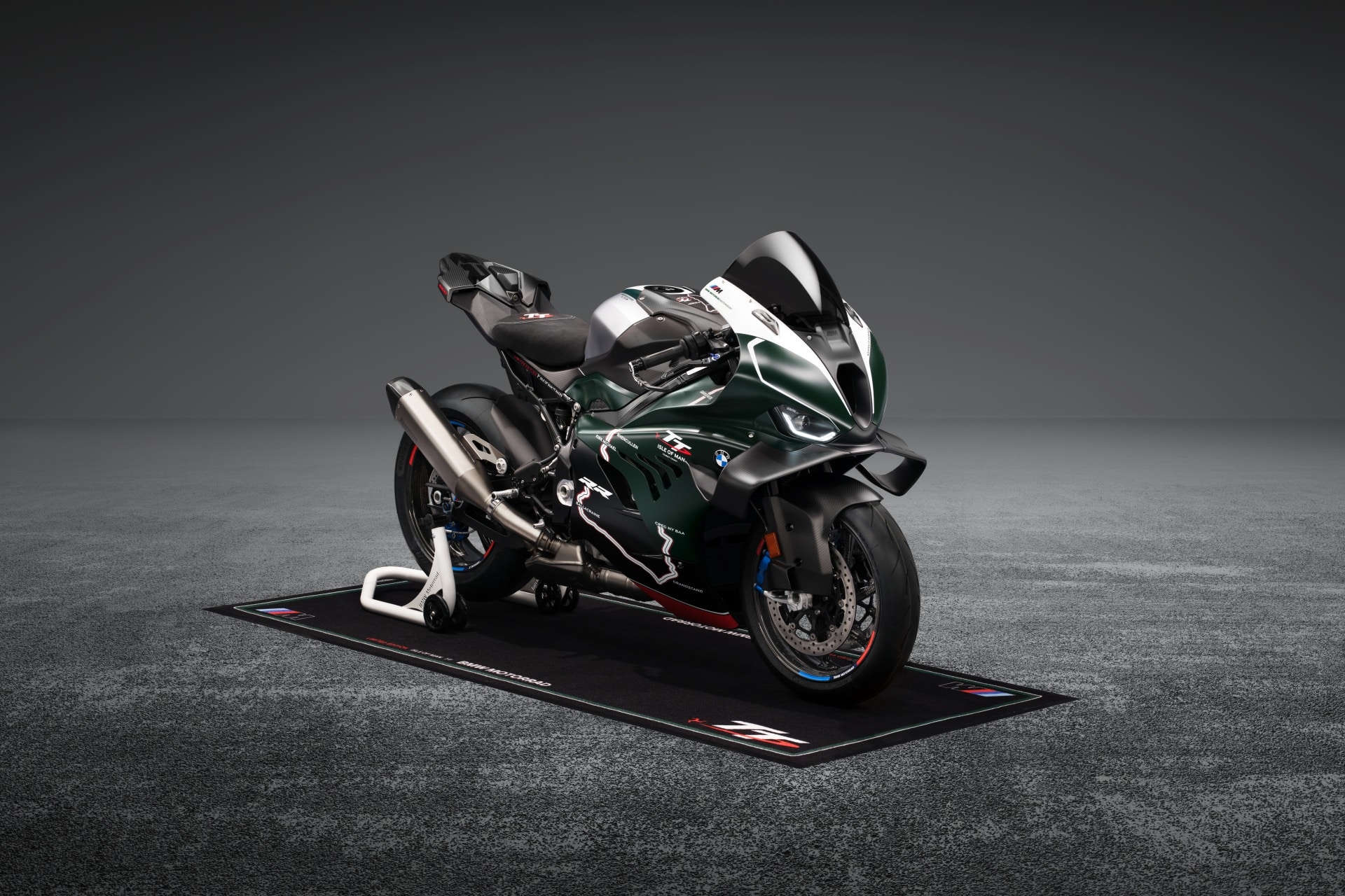 BMW 将 M 1000 RR 打造成 TT 中的瑰宝：仅限量 115 辆