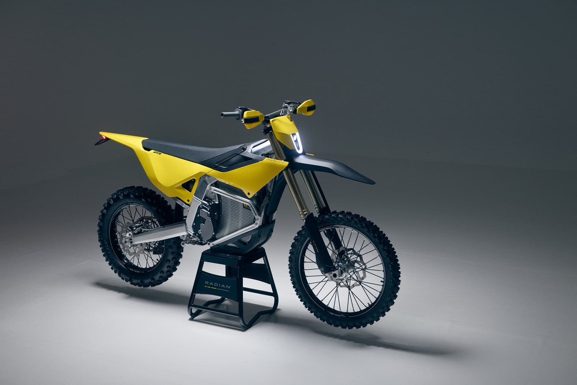 Radian EXR：具有 70 马力和 1,060 牛米扭矩的新型电动耐力赛，为比赛做好准备