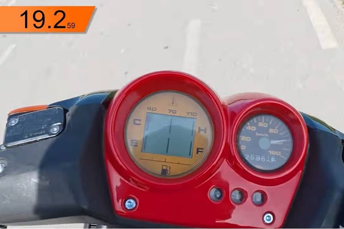 如何将过时的 Yamaha Aerox 50 cc 变成 Rok Bagoros 自己的特技机器